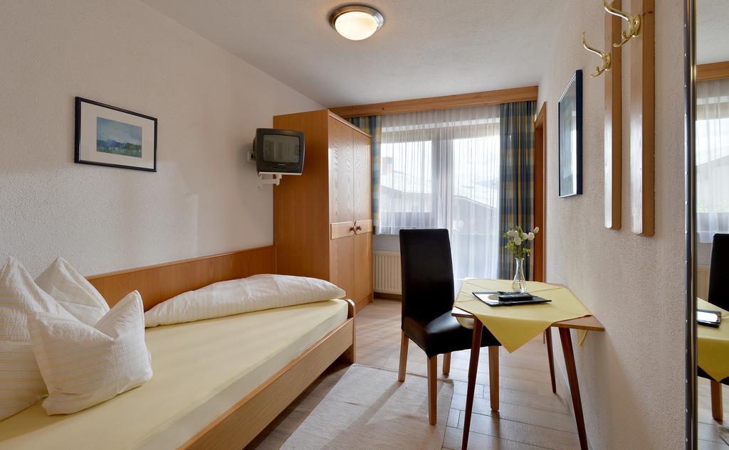 Hotel Theresia Garni Sankt Johann in Tirol Quarto foto